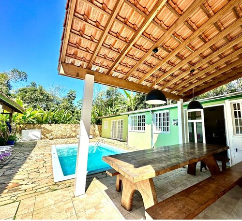 Casa com piscina e churrasqueira em Ubatuba/SP
