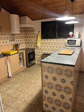 Private kitchen - Large 4 Bedroom House on idyllic Armona Island (Moncarapacho)