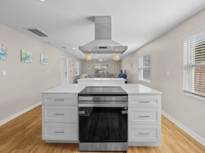 Interior - Walk2Beach/MultiFamily/Newly remodeled/Parks Close (Indian Rocks Beach)