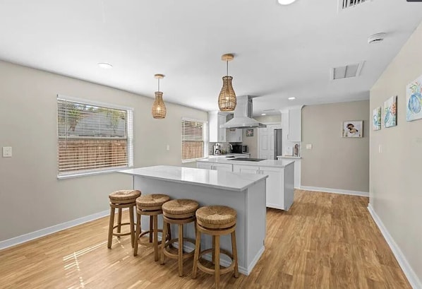 Fridge, microwave, oven, stovetop - Walk2Beach/MultiFamily/Newly remodeled/Parks Close (Indian Rocks Beach)