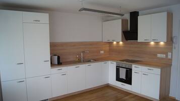 Réfrigérateur, four, plaque de cuisson, lave-vaisselle