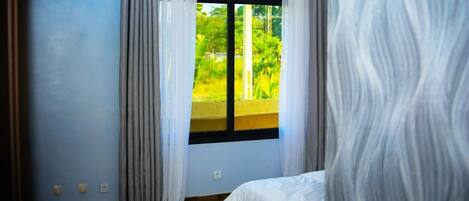 Bureau, espace de travail pour ordinateur portable