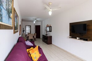 Living area - Apto com bela vista a 100m da Praia da Guilhermina (Praia Grande)
