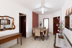 Dining - Apto com bela vista a 100m da Praia da Guilhermina (Praia Grande)