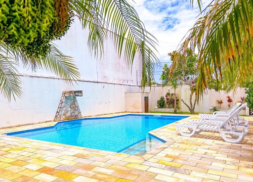 Casa com churrasqueira e piscina em Itanhaém