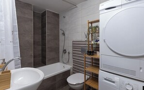 Toallas, jabón, papel de baño 