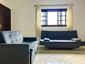 TV - Ótima casa com WiFi e churrasqueira em Bertioga/SP (Bertioga)