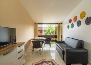 TV - Apart-hotel a 400m da Praia de Taperapuan (Porto Seguro)