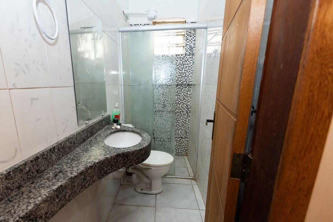 Een douche, handdoeken