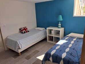 2 chambres, fer et planche à repasser, Wi-Fi, draps fournis