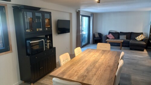Bel appartement privatif 5 minutes de la plage de la Chambrette avec restos