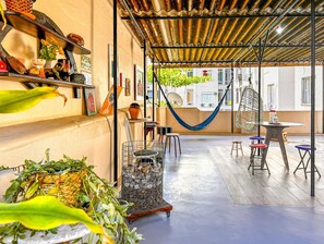 Outdoor dining - Ótimo apto à 350m da Praia de Copacabana/RJ (Rio de Janeiro)