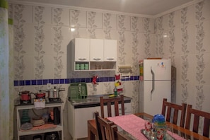 Fridge, stovetop, electric kettle, cookware/dishes/utensils
