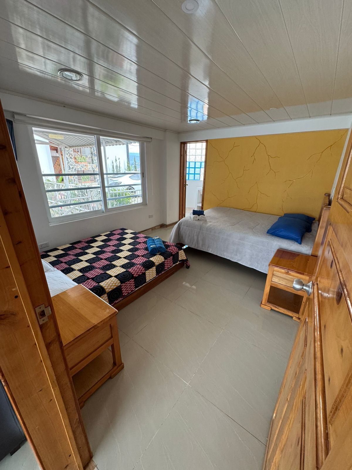 Familienapartment, Balkon, Bergblick | Laptopgeeigneter Arbeitsplatz, kostenloses WLAN