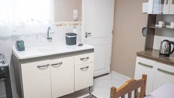 Fridge, microwave, stovetop, electric kettle