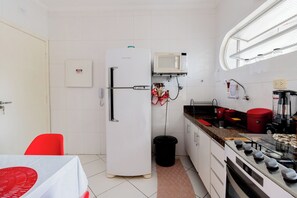 Private kitchen - Great Apt with WiFi 700m from Tombo Beach - Guarujá (Guarujá)