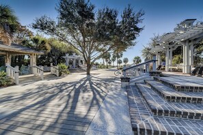 Property grounds - Sunset Rentals | Breakers 305 (Hilton Head)