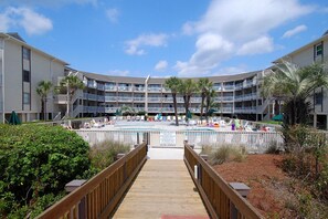 Pool - Sunset Rentals | Breakers 305 (Hilton Head)