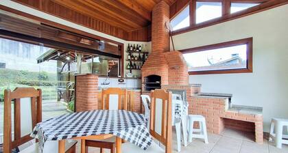 Casa em Campos do Jordao com lareira e aquecedor