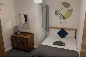 2 bedrooms, Internet, bed sheets - 2 Bedroom Modern Apartment (Barry)
