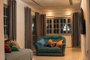 Living area - House with Great Location in Teixeira de Freitas-BA (Teixeira de Freitas)