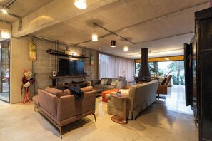 Living area - Blaze's SkateHouse: Eco-Spa and Retreat - Atibaia, SP (Atibaia)