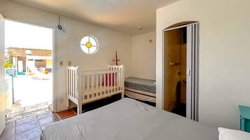 3 quartos, berço de viagem, Wi-Fi de cortesia, roupa de cama