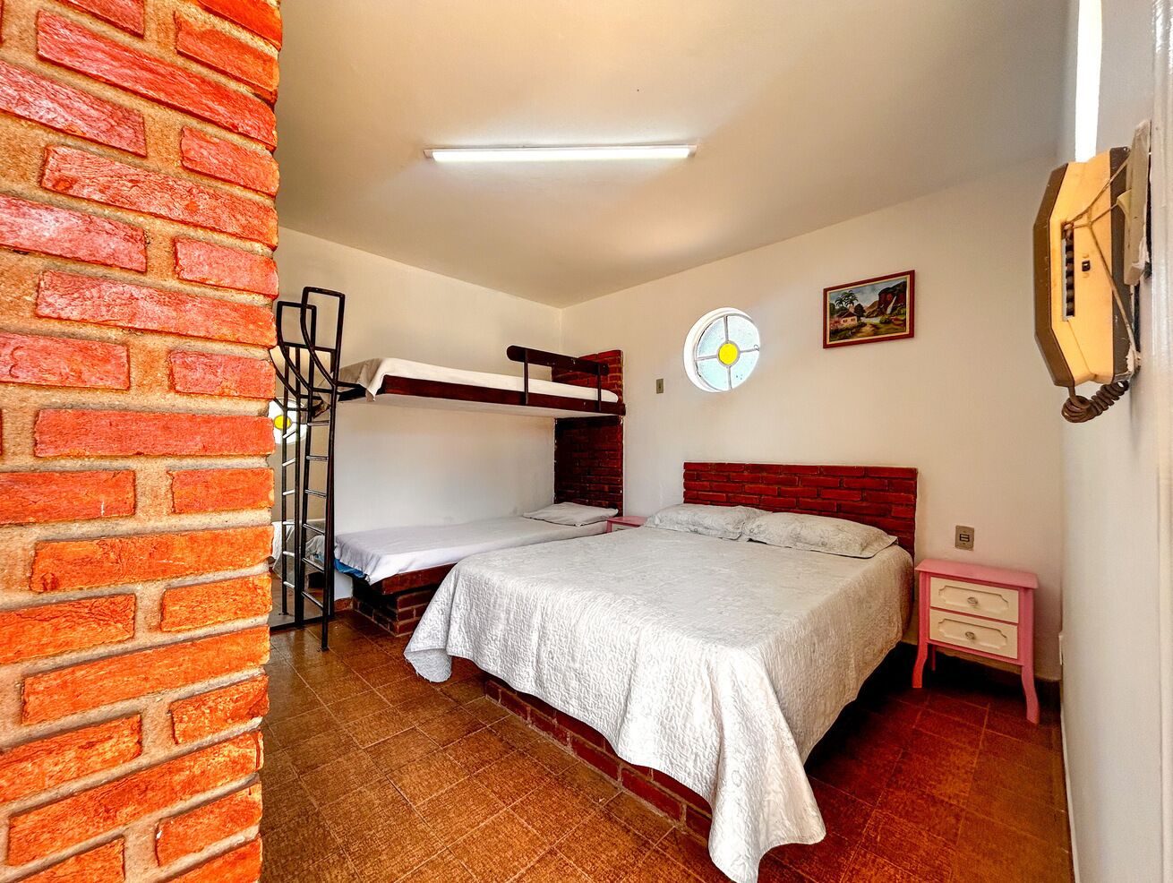 3 bedrooms, travel crib, free WiFi, bed sheets