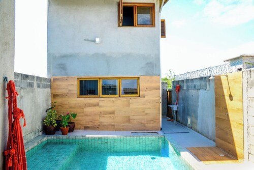Chalé com piscina e churrasq em Caraguatatuba SP