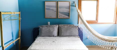 WiFi (free), bed sheets