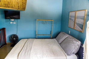 WiFi (free), bed sheets