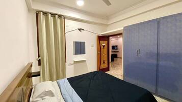 3 bedrooms, desk, iron/ironing board, free WiFi