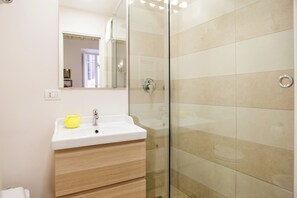 Shower, hair dryer, bidet - Casa Torretta - FromHometoRome (Roma)