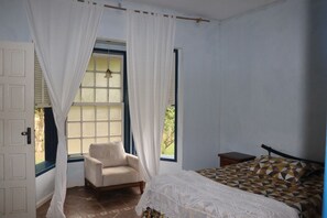 Iron/ironing board, WiFi (free), bed sheets