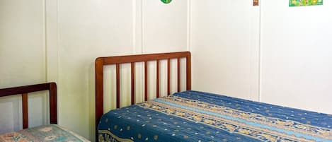 3 bedrooms, iron/ironing board, WiFi (free)