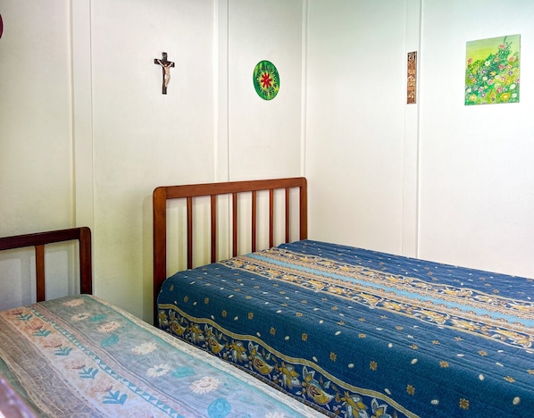 3 bedrooms, iron/ironing board, WiFi (free)