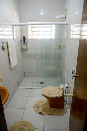 Shower, hair dryer - Casa perto das principais praias c WiFi e churrasq (Caraguatatuba)
