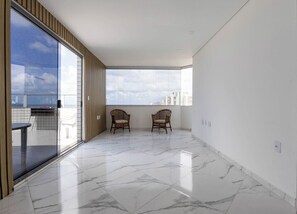 Interior - Cobertura a beira mar com piscina e churrasqueira (Praia Grande)