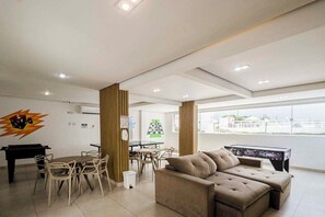 Interior - Apto com lazer completo a 500m da Praia da Enseada (Bertioga)