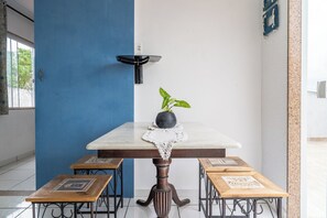 Dining - Casa em cond. com lazer completo, Wi-Fi e garagem (Cabo Frio)