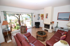 Living area - Villa 190 m² by the sea (Pietrosella)
