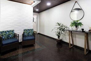 Interior - Apto com excelente localização a 50m da praia (Praia Grande)