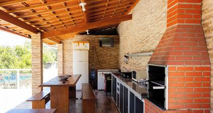 Casa bem equipada com piscina,churrasqueira e WiFi