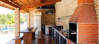 Casa bem equipada com piscina,churrasqueira e WiFi
