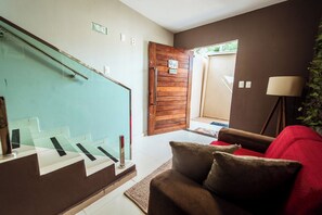 Interior - Casa em Jacumã, com piscina, 5 suites e Fliperama (Conde)