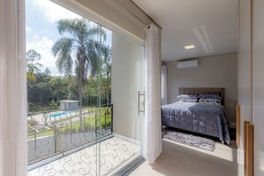 4 quartos, Wi-Fi de cortesia, roupa de cama