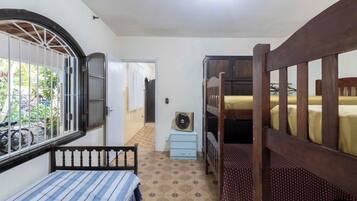 2 quartos, ferros/tábuas de passar roupa, Wi-Fi de cortesia