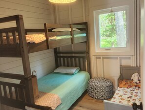 3 bedrooms, bed sheets - Bristol ME: Pemaquid Beach 3BR Cabin (Bristol)