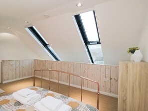 3 bedrooms, individually decorated, individually furnished, free WiFi - 3 The Stoneyard (Bath)