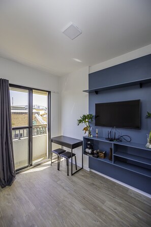 Interior - Loft com smart lock e varanda no Bresser (São Paulo)